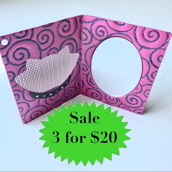 UO cat earring holder stand mirror earrings mesh